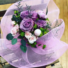 Load image into Gallery viewer, Florist Choice Mixed Flowers Bouquet (Hand-Held)