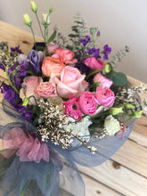 Load image into Gallery viewer, Florist Choice Mixed Flowers Bouquet (Hand-Held)