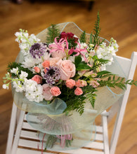 Load image into Gallery viewer, Florist Choice Mixed Flowers Bouquet (Hand-Held)