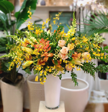 Load image into Gallery viewer, Florist Choice | Standing Spray