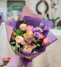 Load image into Gallery viewer, Florist Choice Mixed Flowers Bouquet (Hand-Held)