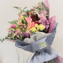 Load image into Gallery viewer, Florist Choice Mixed Flowers Bouquet (Hand-Held)