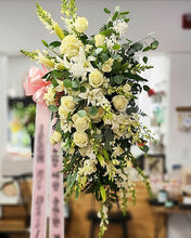 Load image into Gallery viewer, Florist Choice | Standing Spray