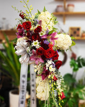 Load image into Gallery viewer, Florist Choice | Standing Spray