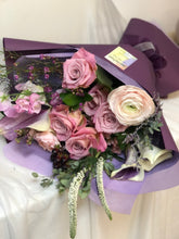 Load image into Gallery viewer, Florist Choice Mixed Flowers Bouquet (Hand-Held)