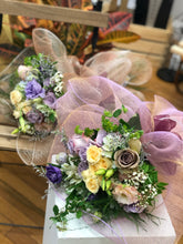 Load image into Gallery viewer, Florist Choice Mixed Flowers Bouquet (Hand-Held)