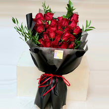 Load image into Gallery viewer, [Video] Dark Knight Roses -Super Premium 60 cm
