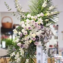Load image into Gallery viewer, Florist Choice | Standing Spray
